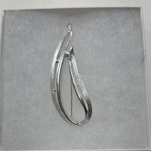 Elegant Vintage Sarah Coventry Silver Brooch